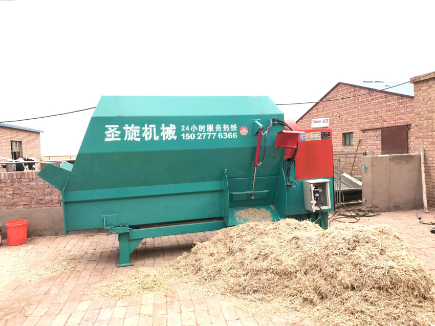 河南客戶購買飼料攪拌機